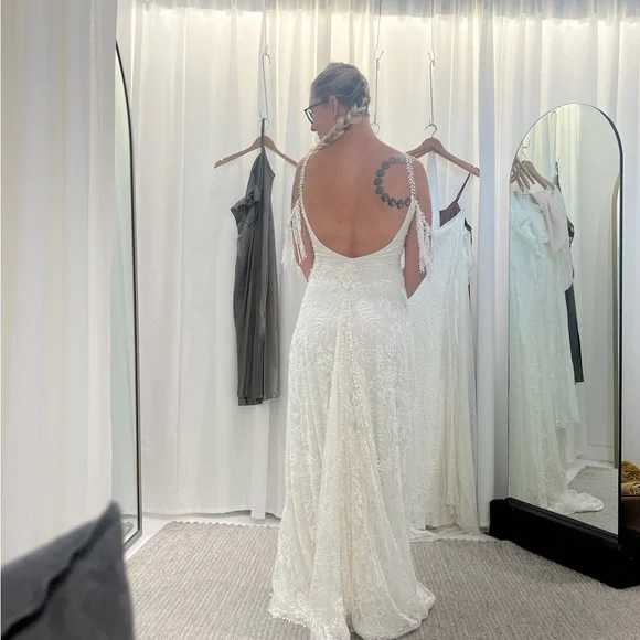 Grace Loves Lace Sol Wedding Dress - www.disolcolor.com